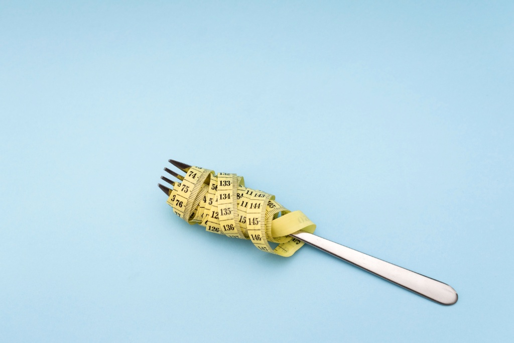 간헐적 단식 vs 칼로리 제한, 뭐가 더 효과적일까?